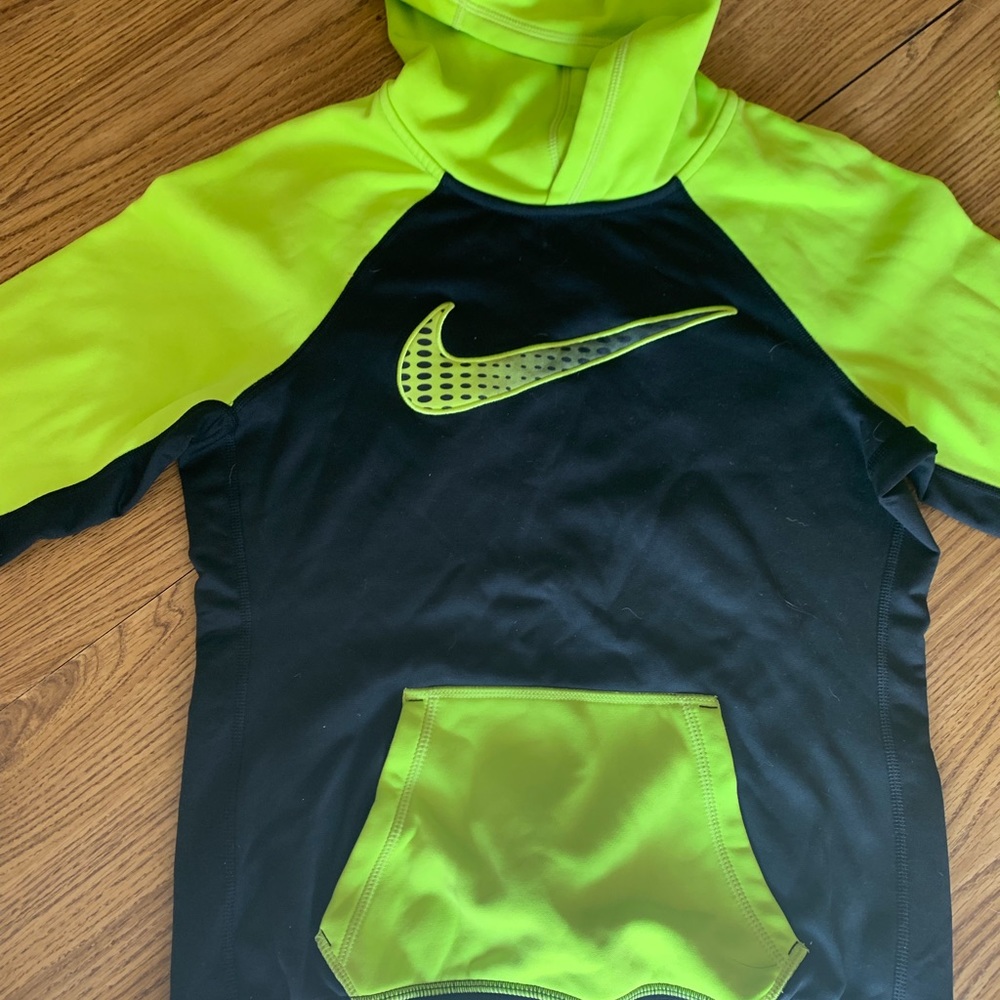 Nike therma-fit sweatshirt